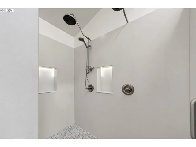 En Suite Bathroom-Upper