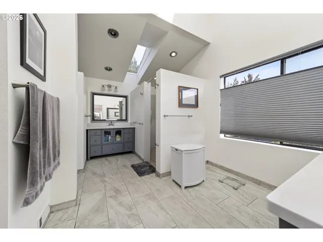 En Suite Bathroom-Upper