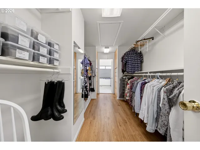 Bedroom, Owner's Suite-Walk-In Closet