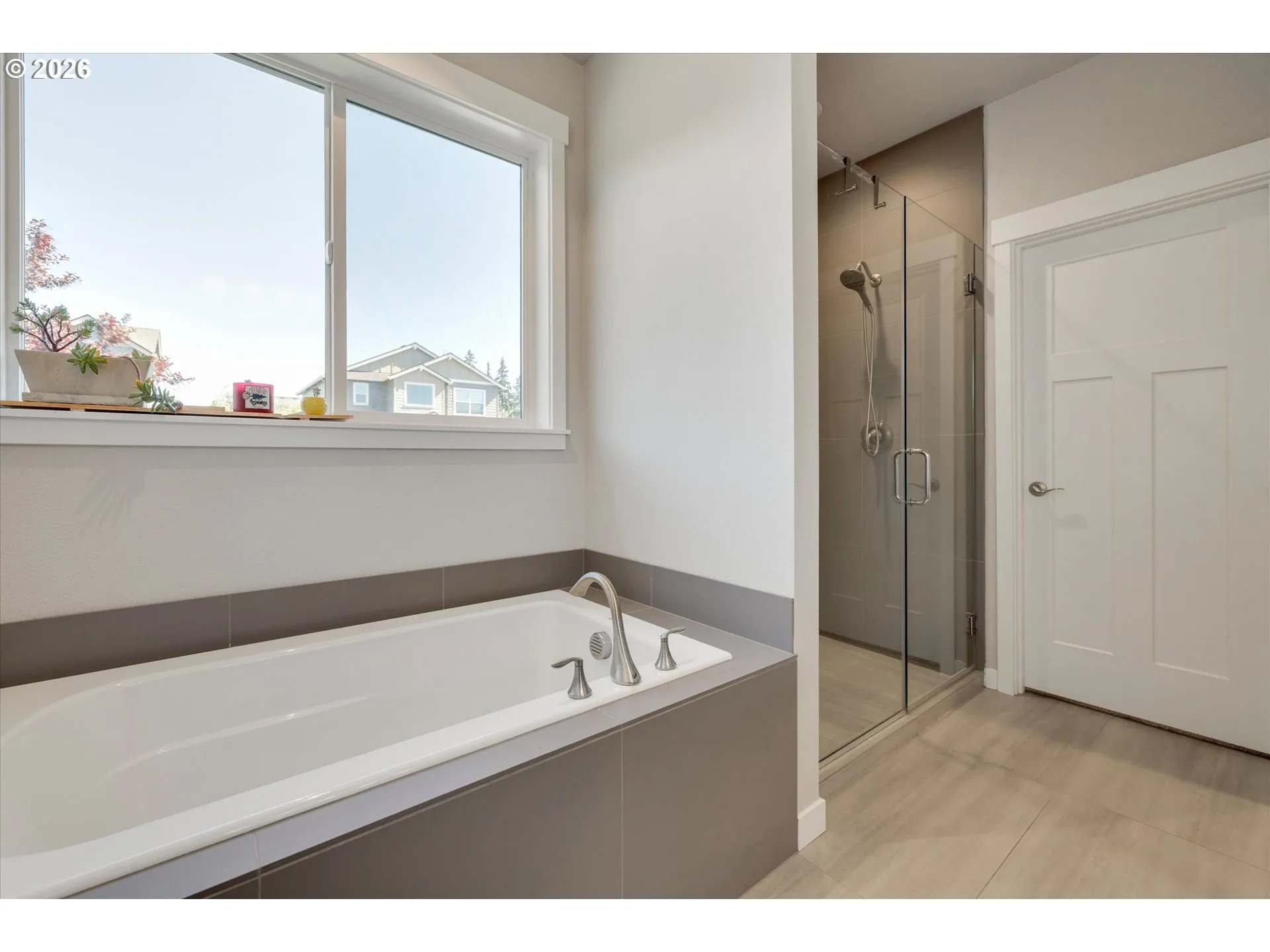 Bathroom, Attached-Walk-In Closet