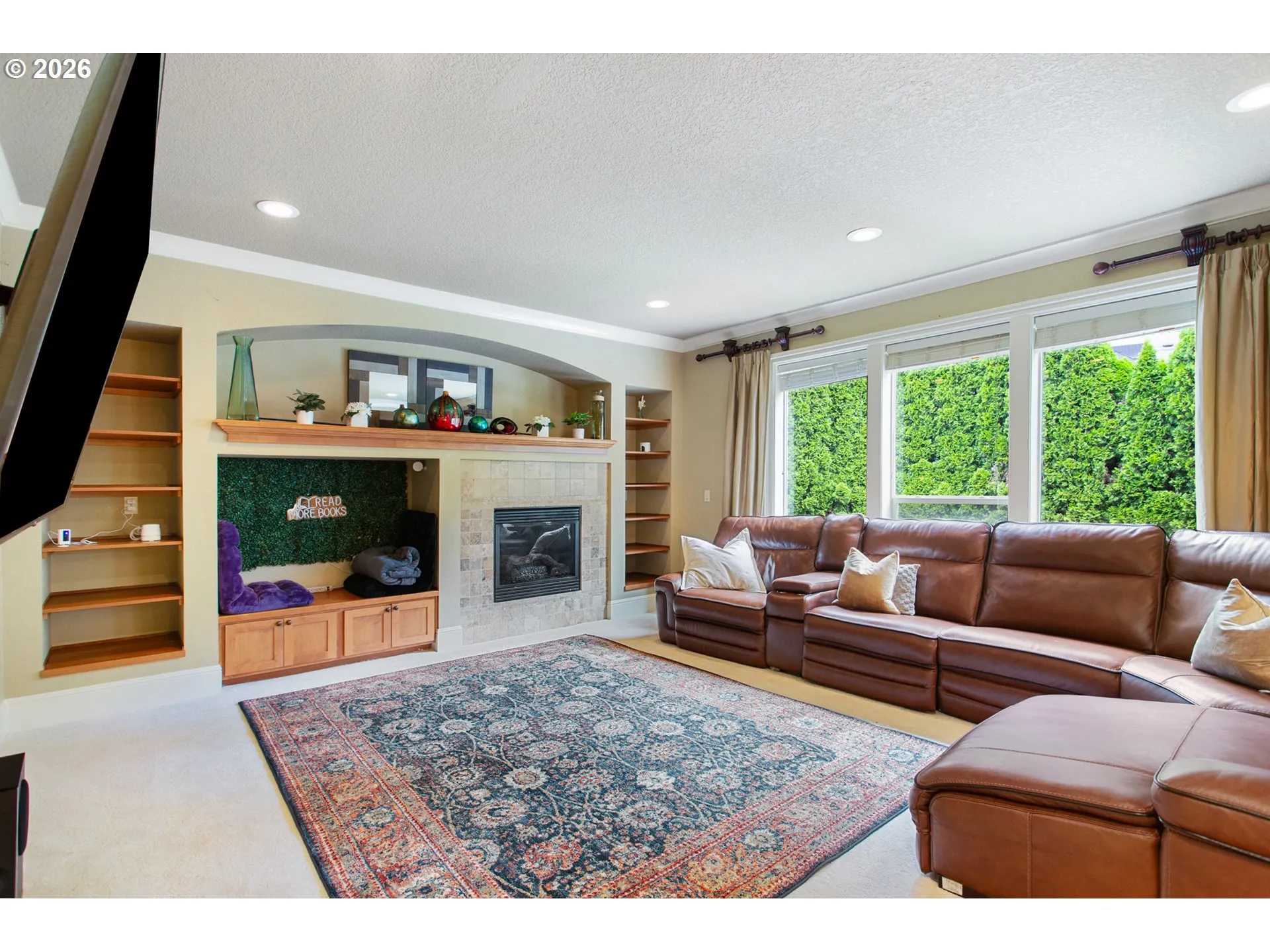 Living Room-Fireplace