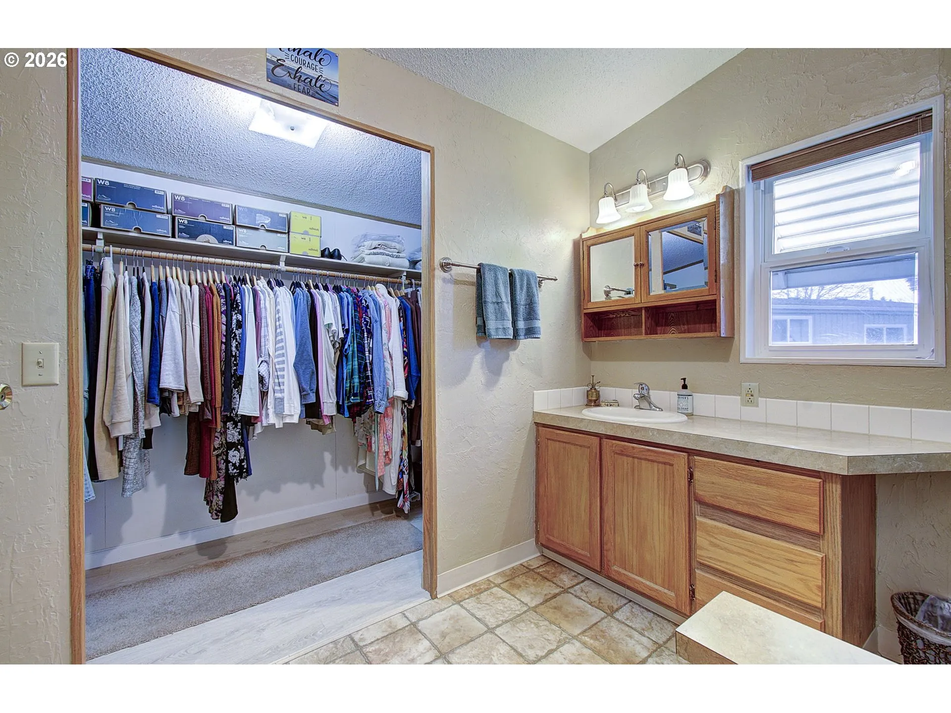 Bathroom, Attached-Walk-In Closet