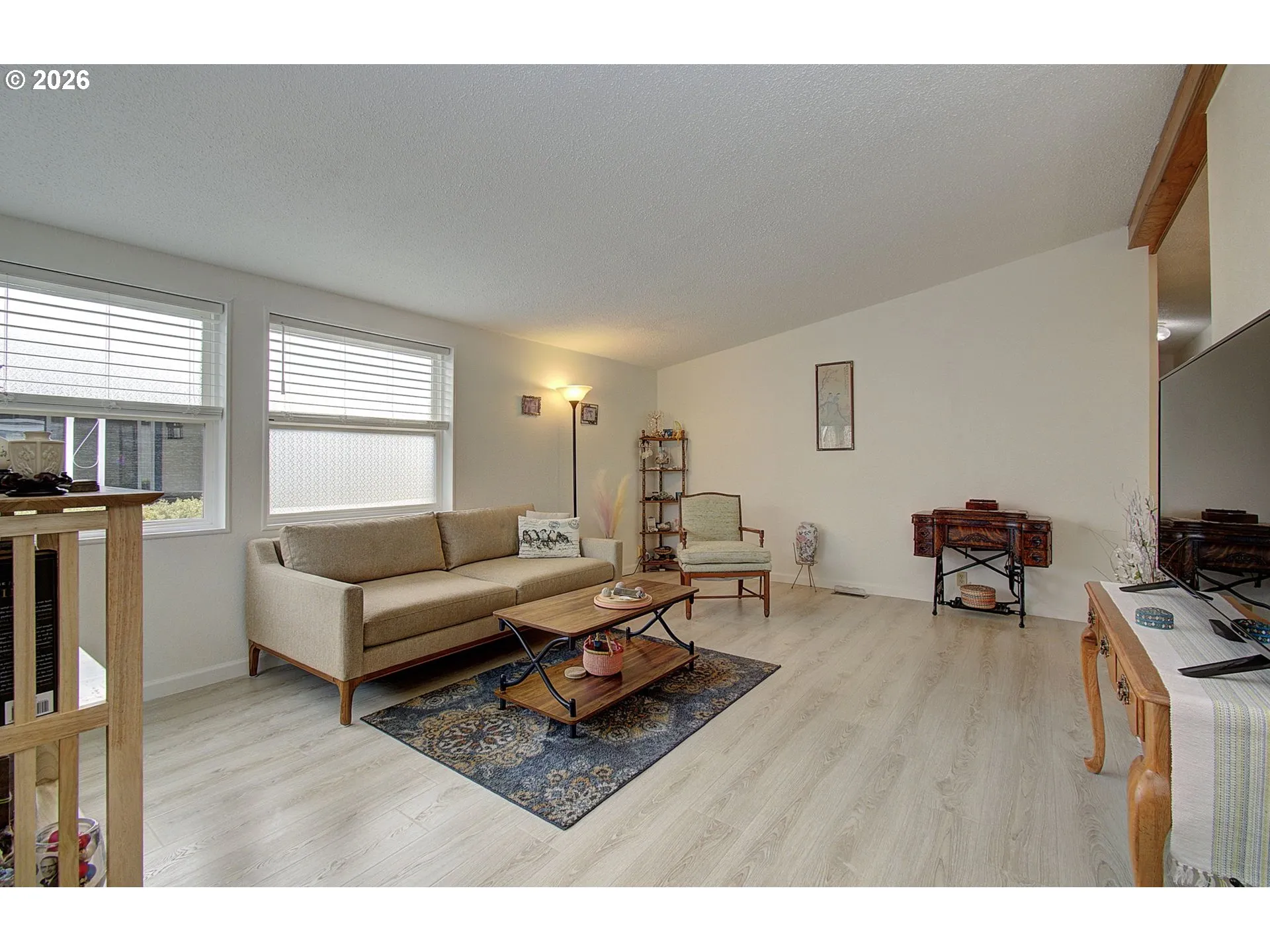 Living Room-Vaulted Ceilings