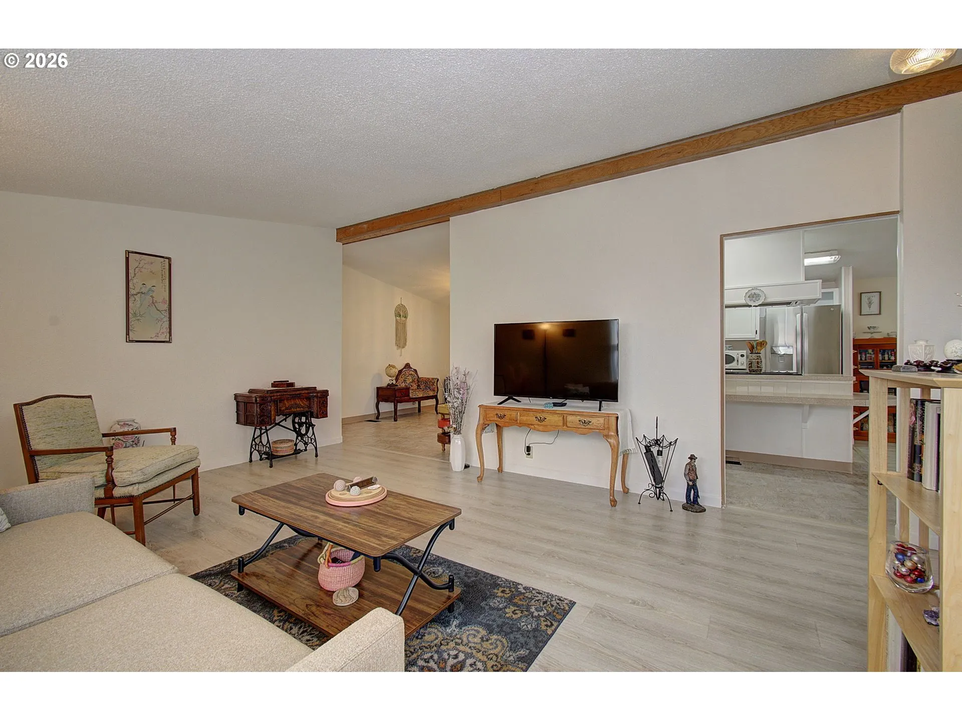 Living Room-Vaulted Ceilings