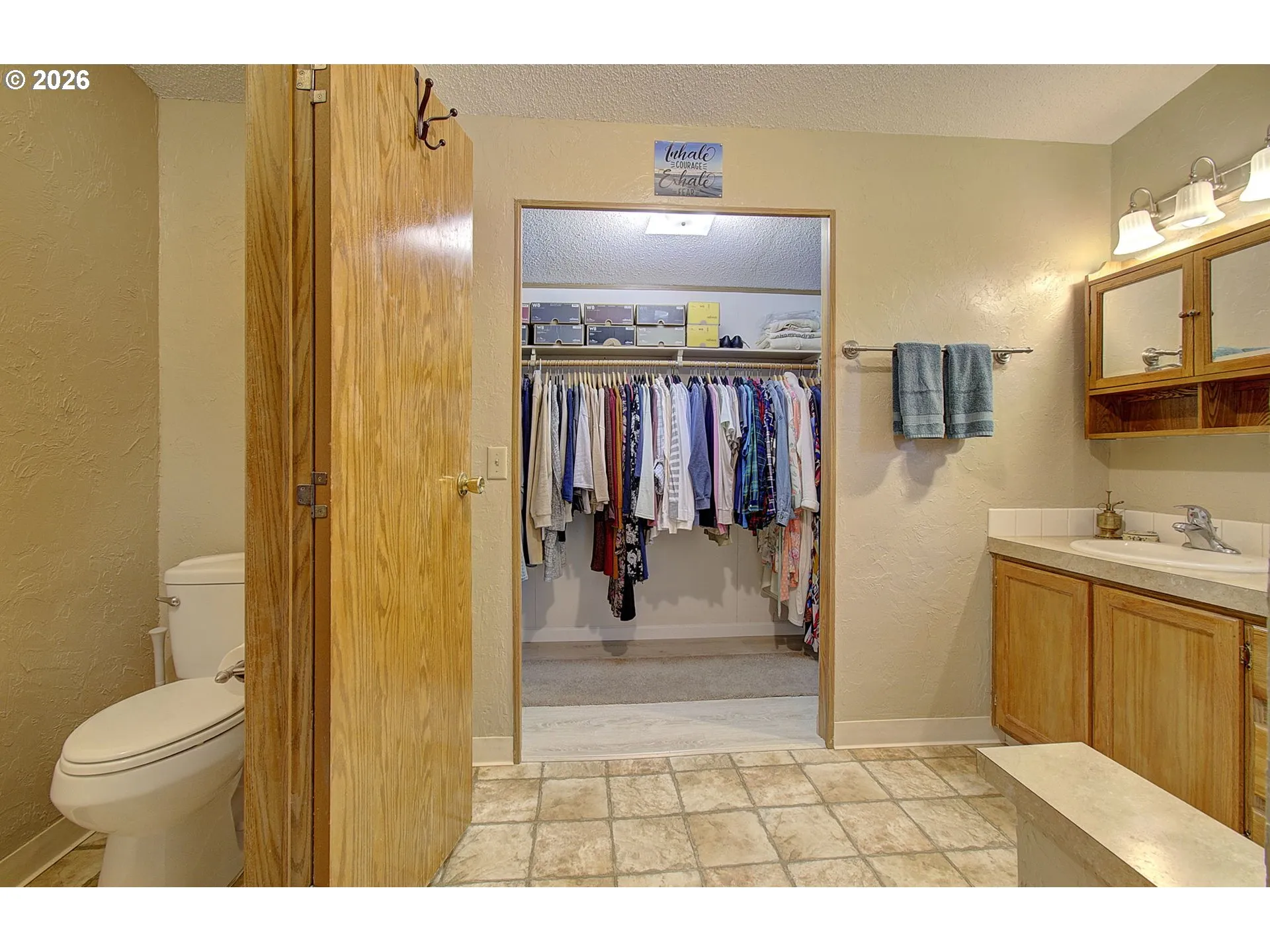 Bathroom, Attached-Walk-In Closet
