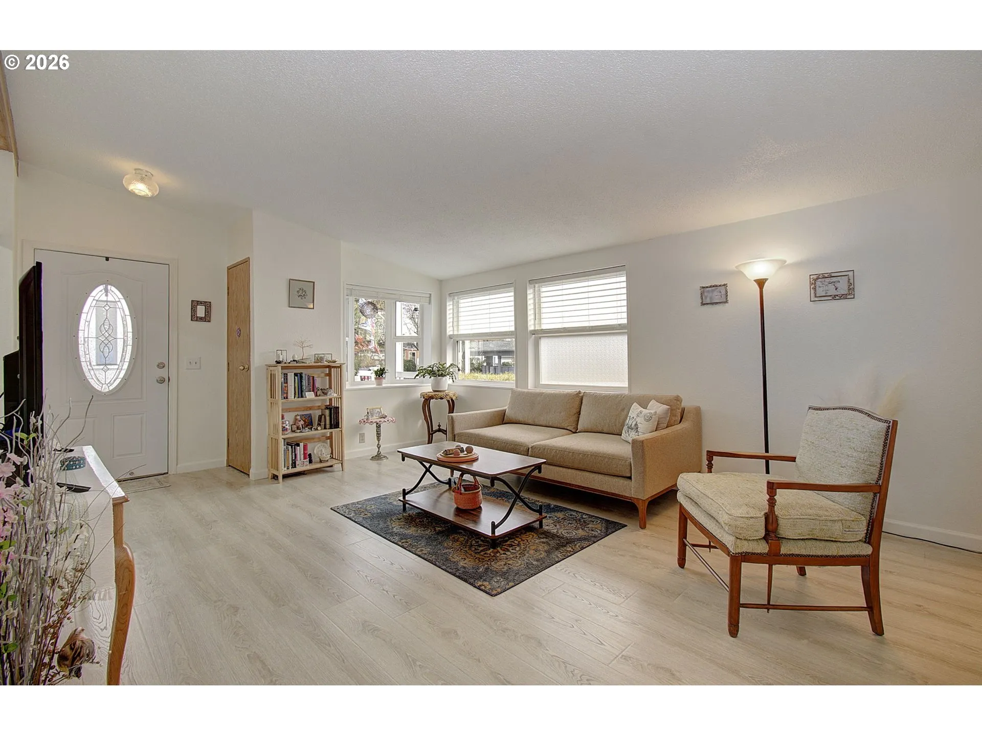 Living Room-Vaulted Ceilings
