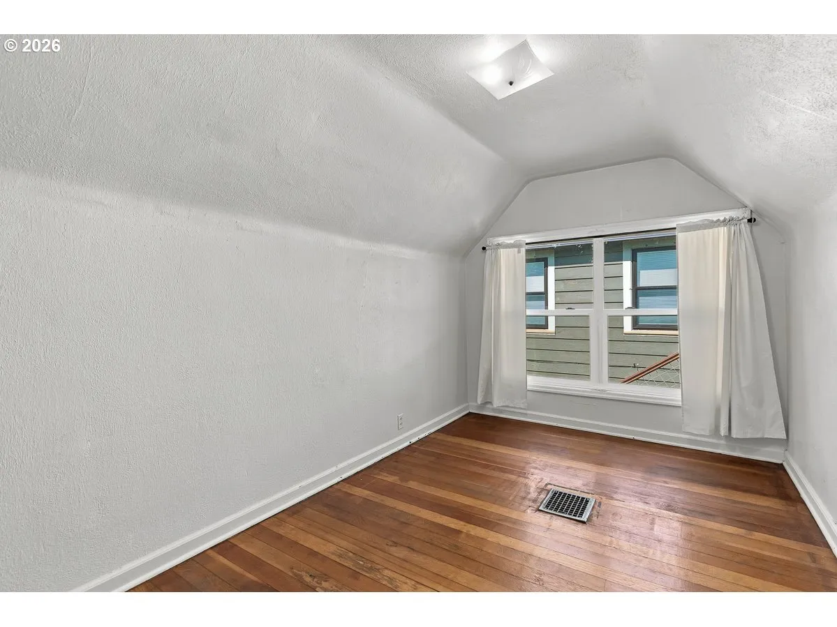Bedroom-Upper