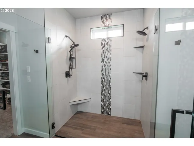 Bathroom-Walk in Shower