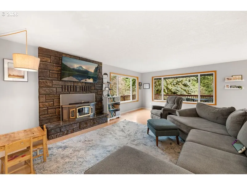 Living Room-Fireplace