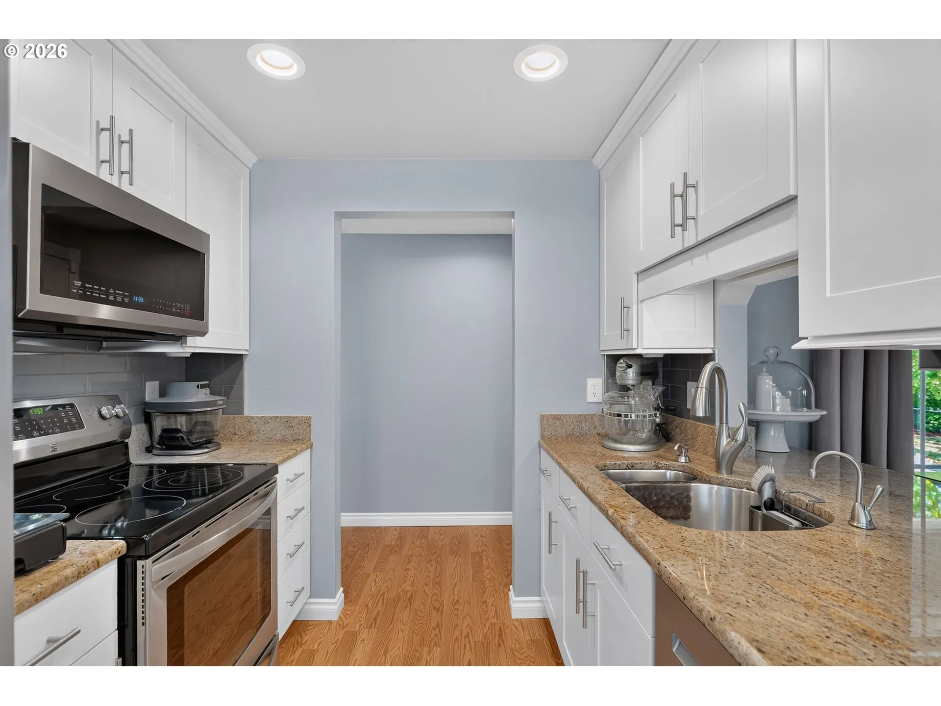Kitchen-Breakfast Bar