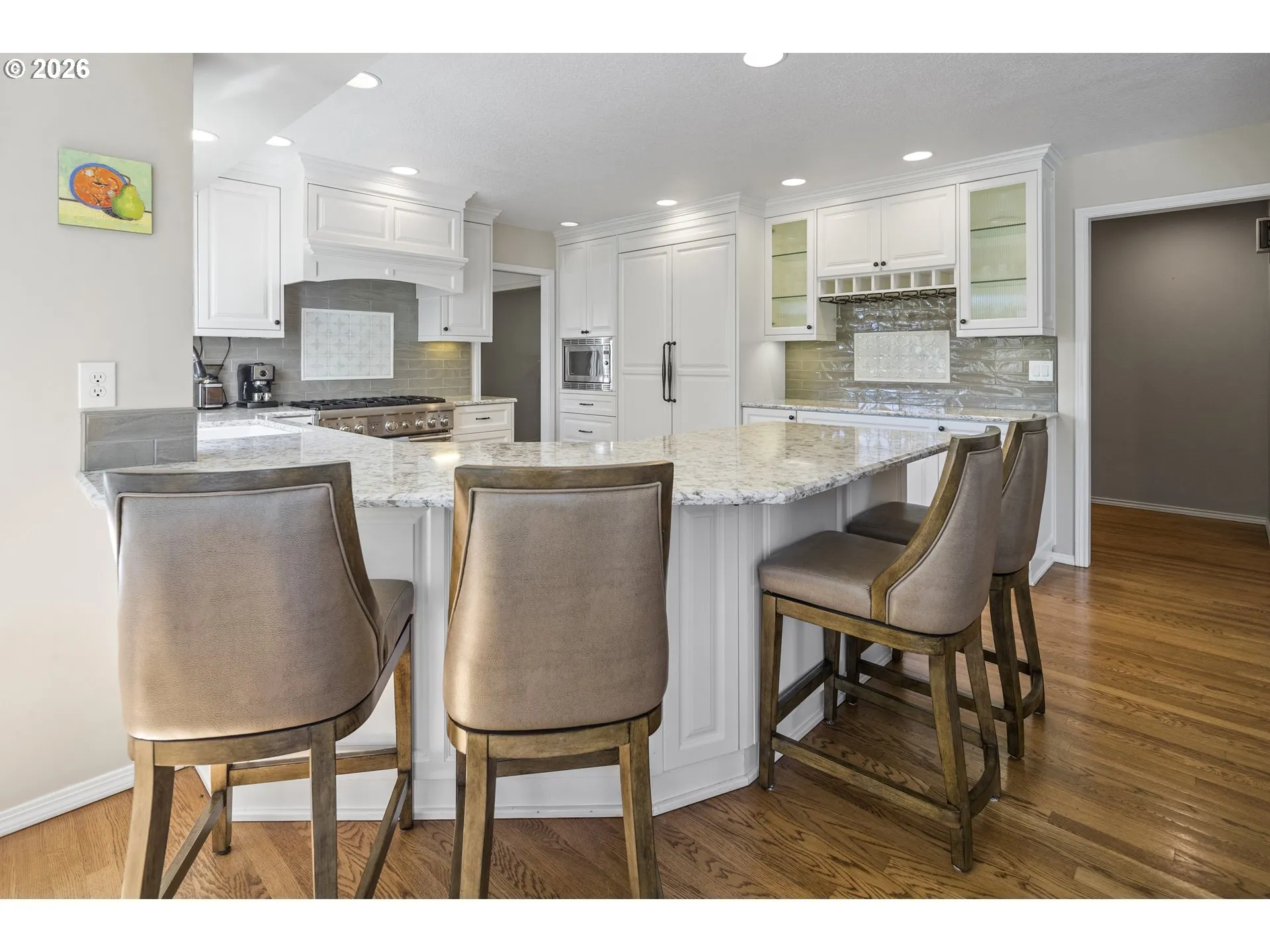 Kitchen-Breakfast Bar