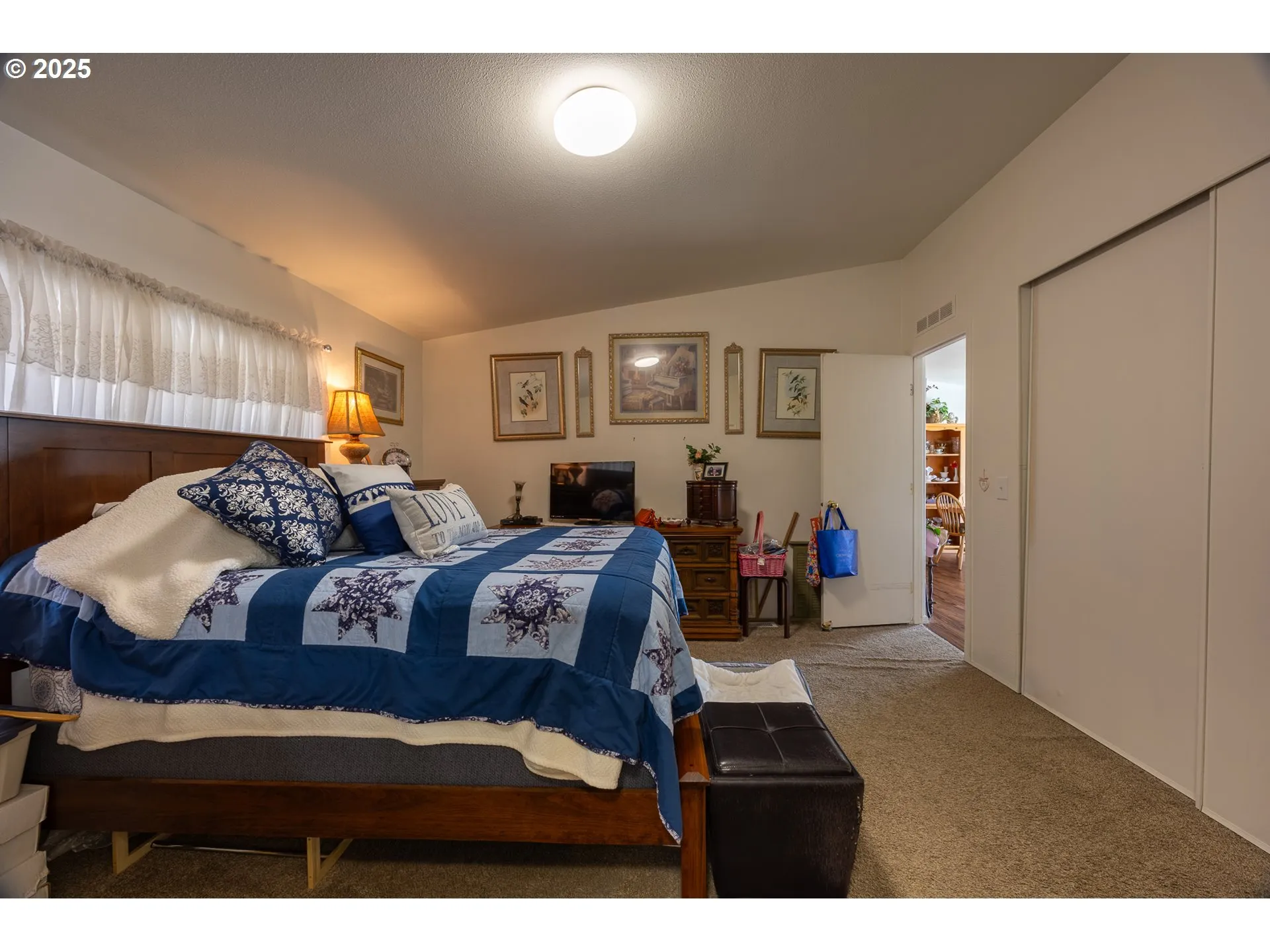 Bedroom, Primary