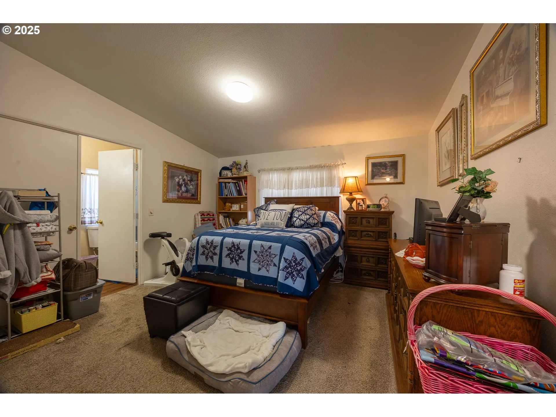 Bedroom, Primary