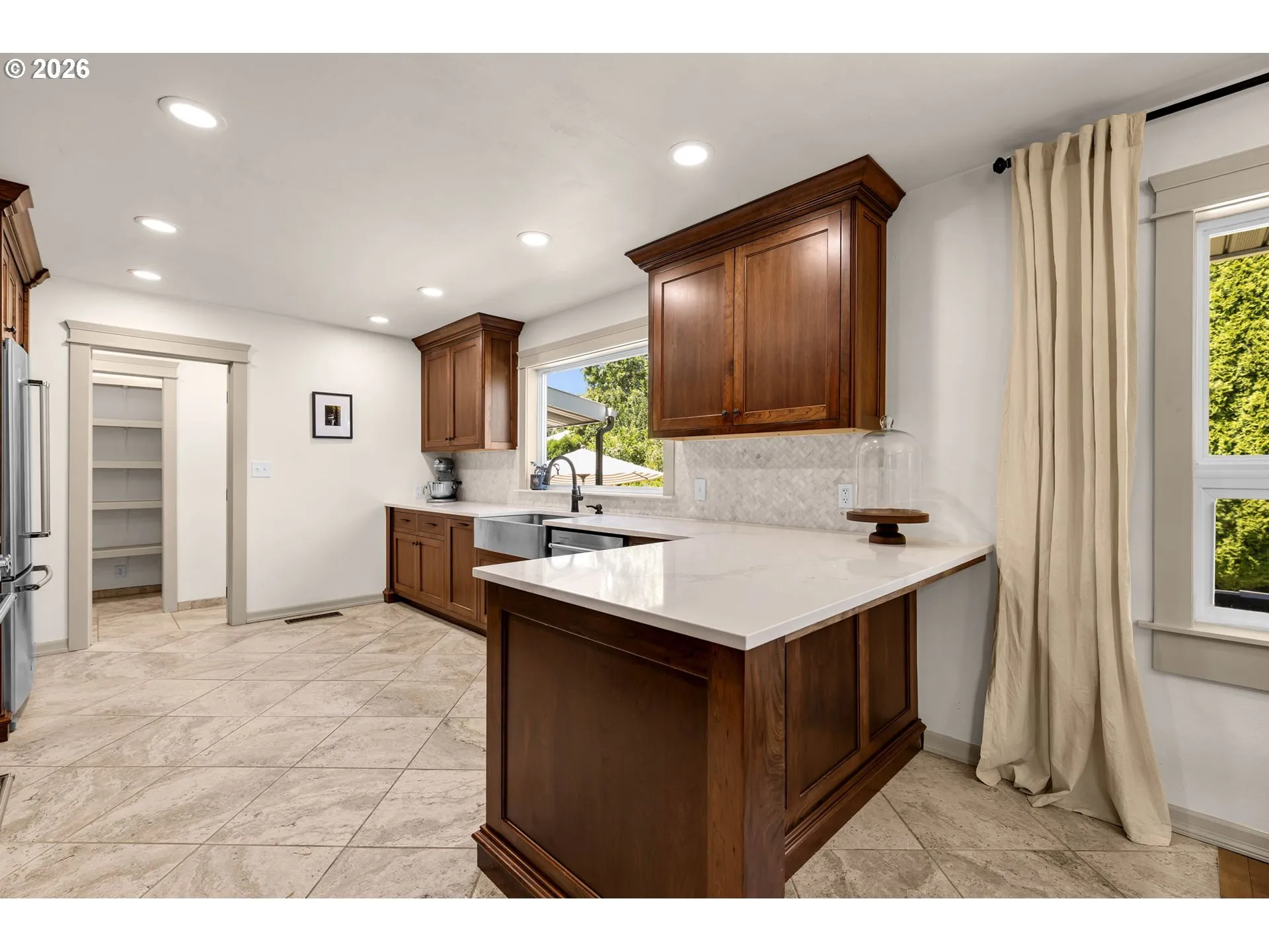 Kitchen-Breakfast Bar
