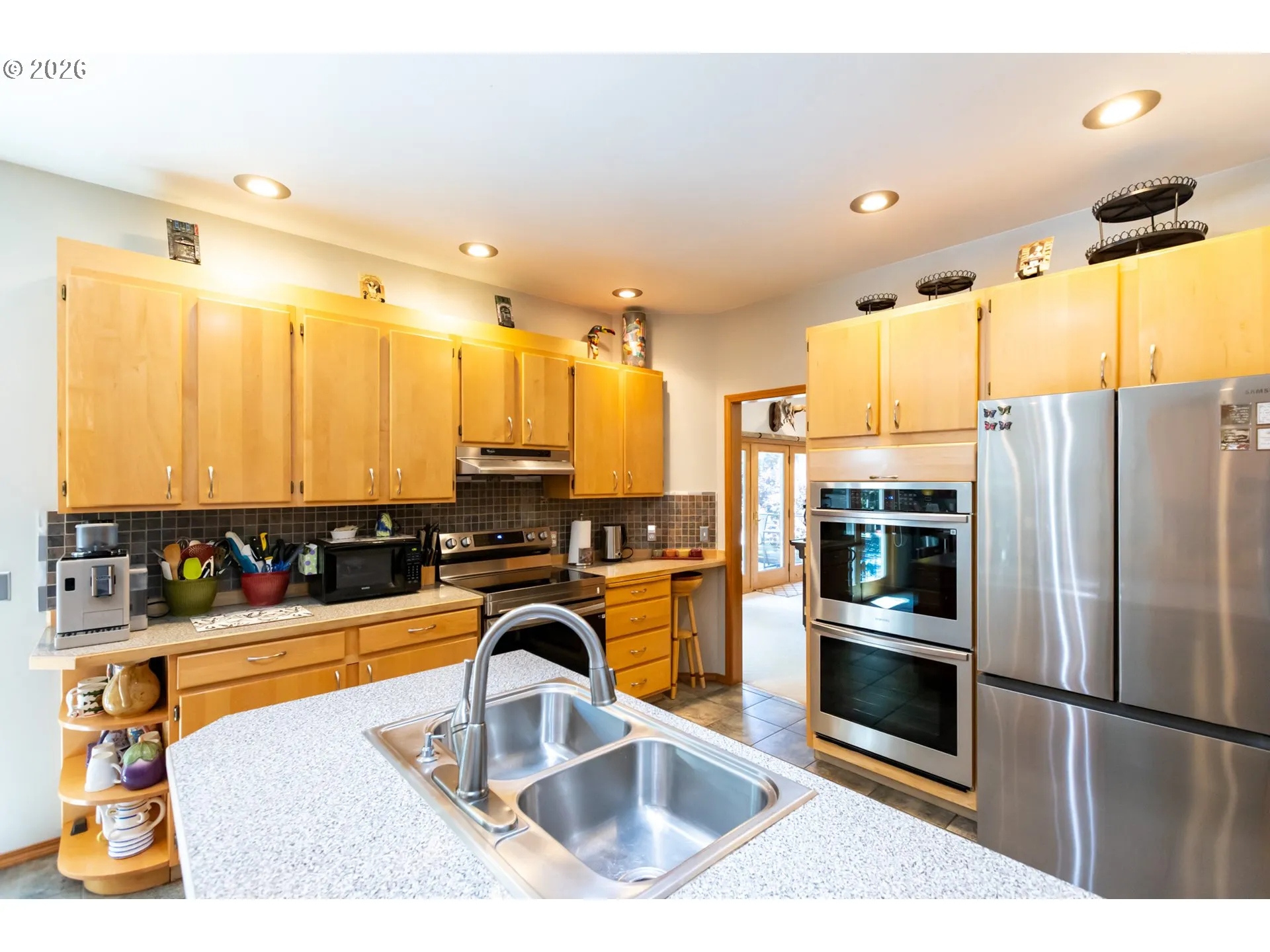 Kitchen-Breakfast Bar
