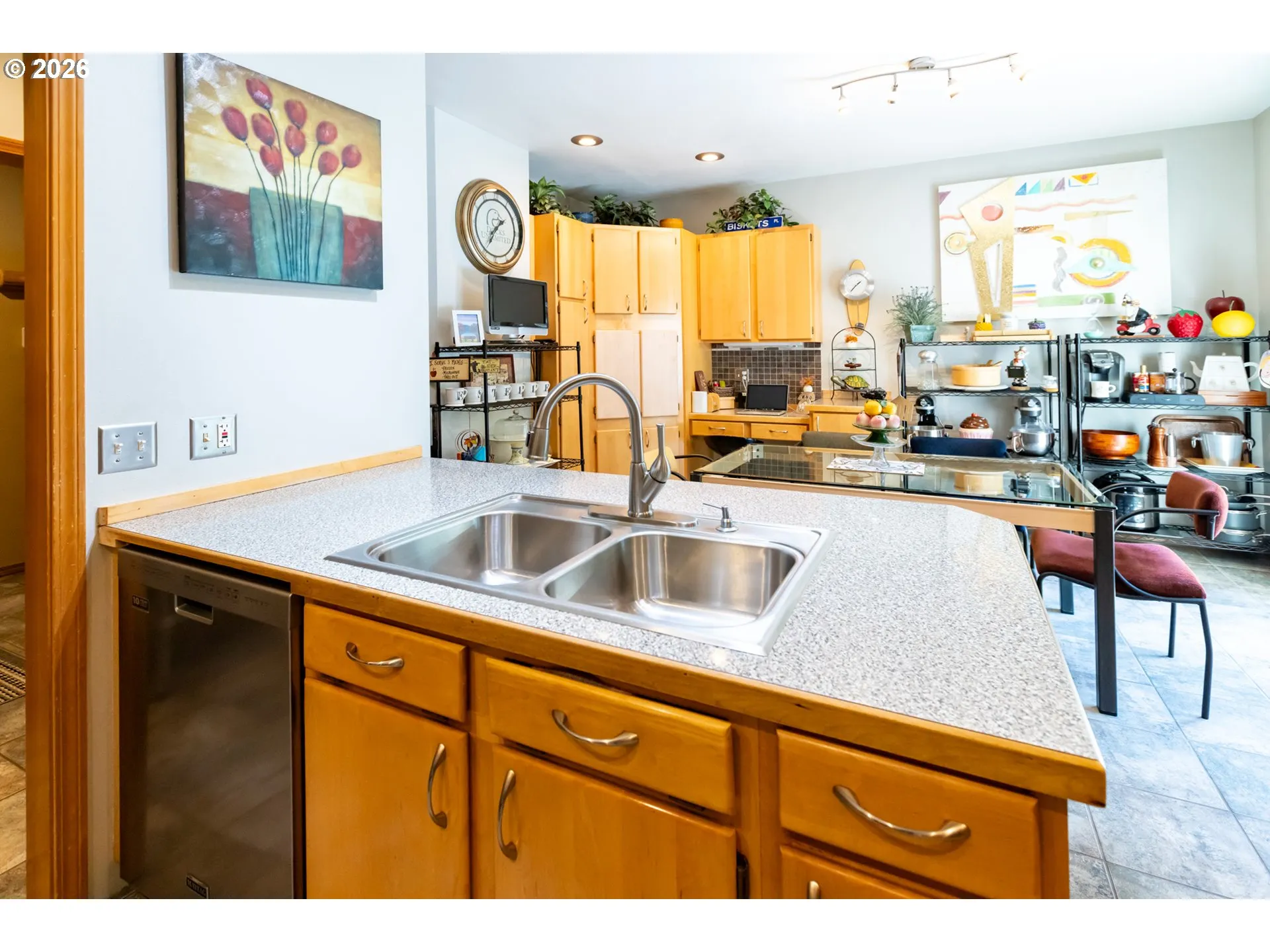 Kitchen-Breakfast Bar