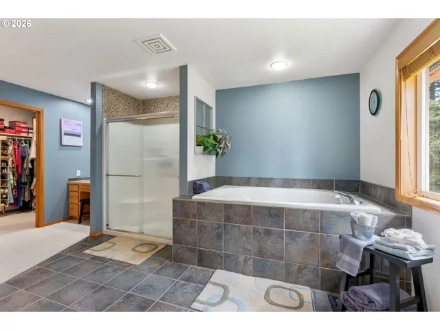Bathroom, Attached-Garden Tub