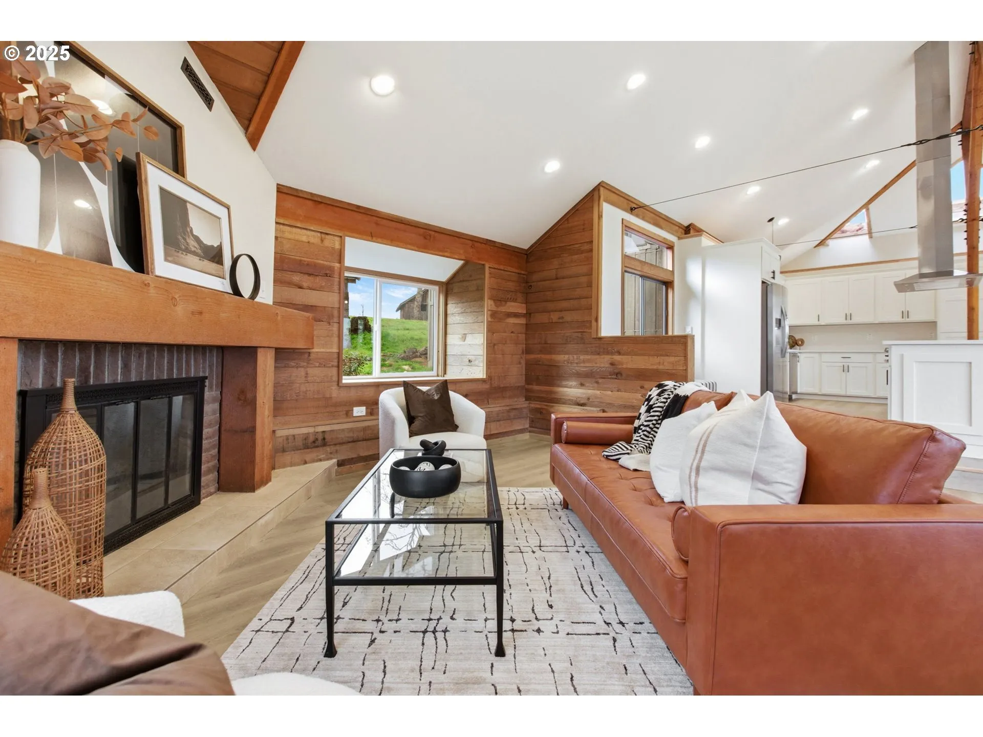 Living Room-Fireplace