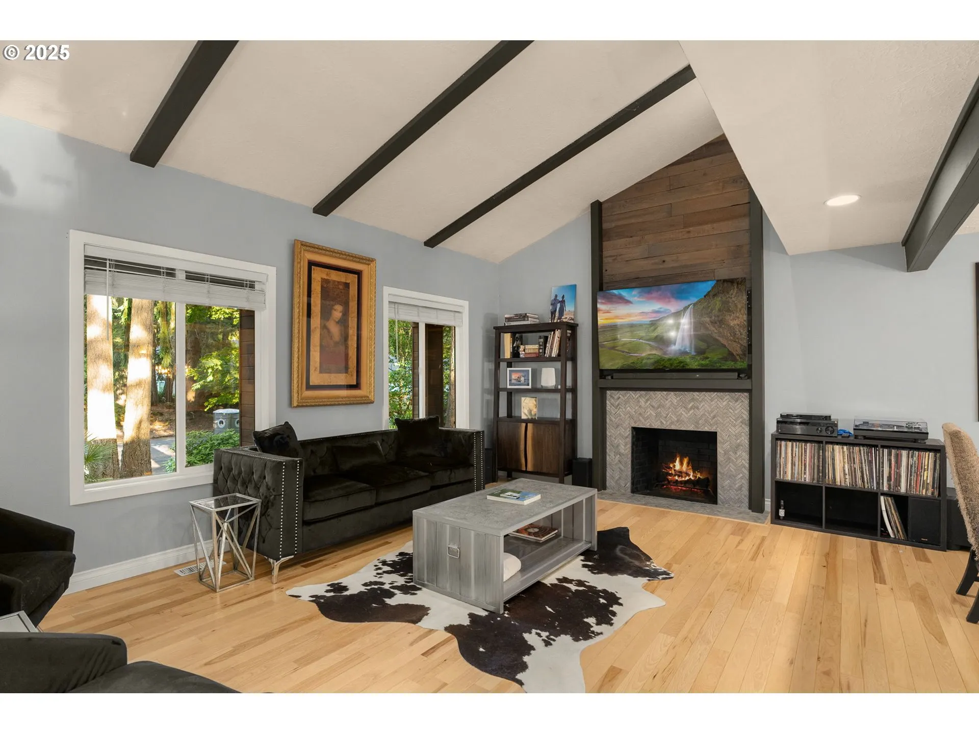 Living Room-Fireplace
