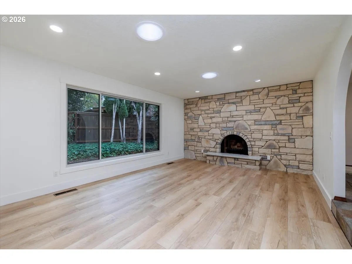 Living Room-Fireplace