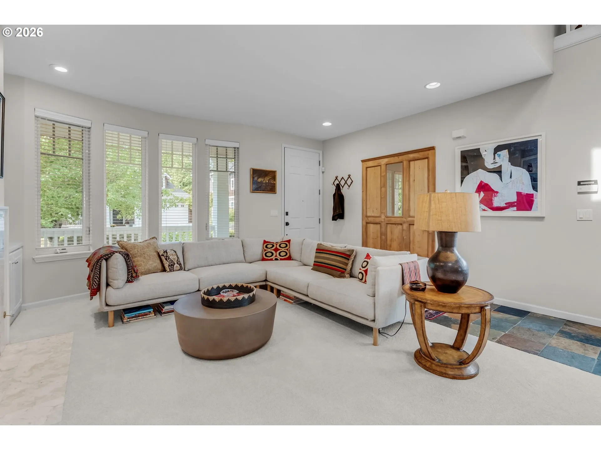Living Room/Entrance