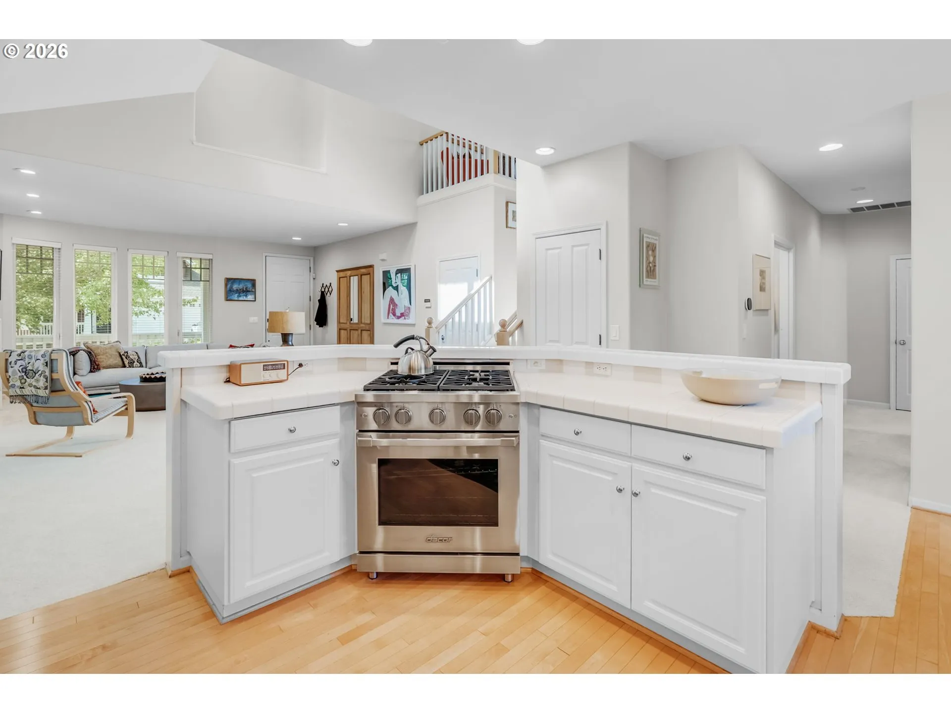 Kitchen-Breakfast Bar