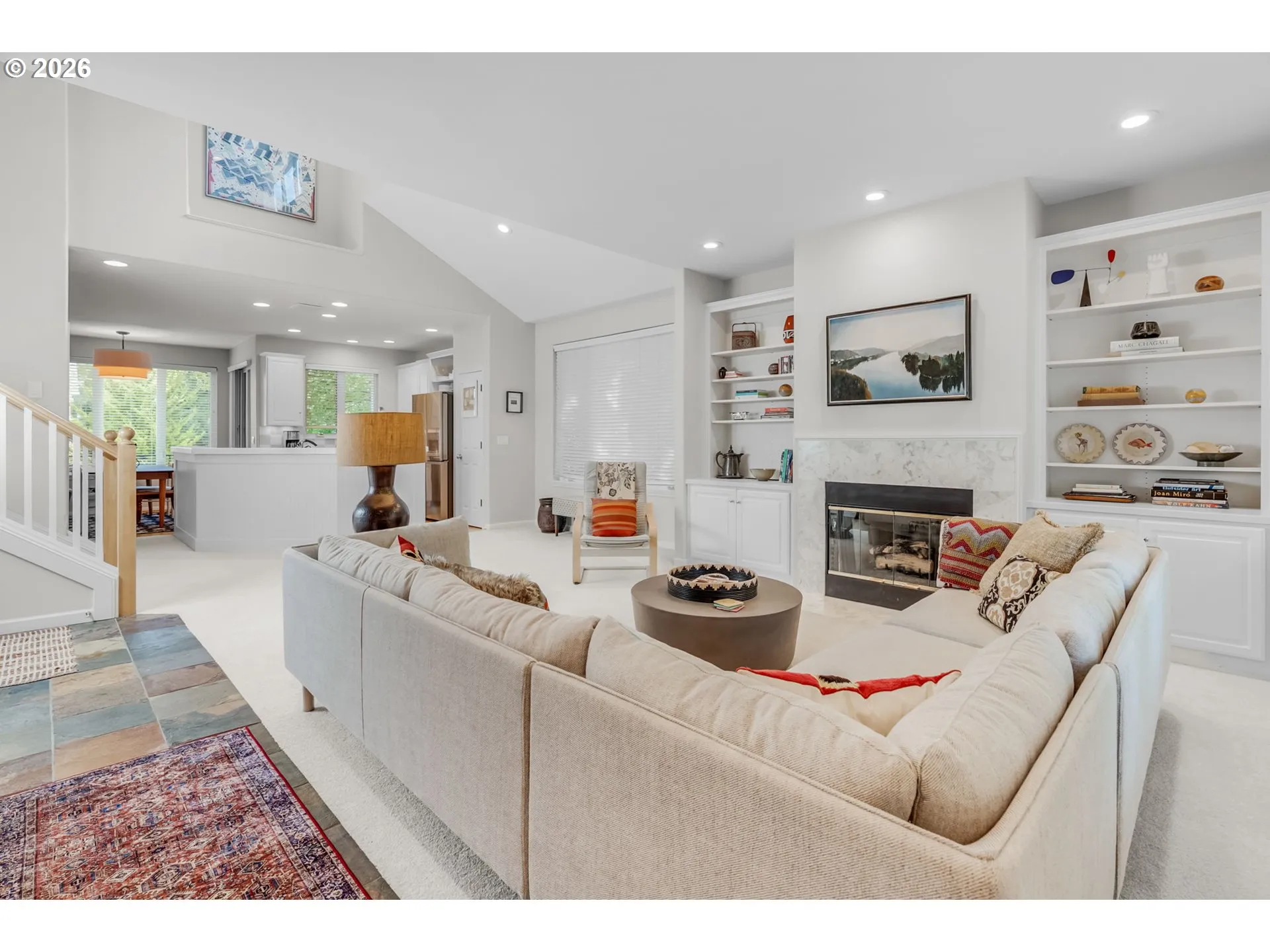 Living Room/Entrance