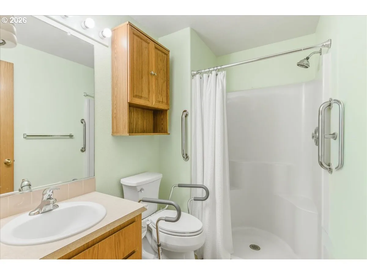 Bathroom, Attached