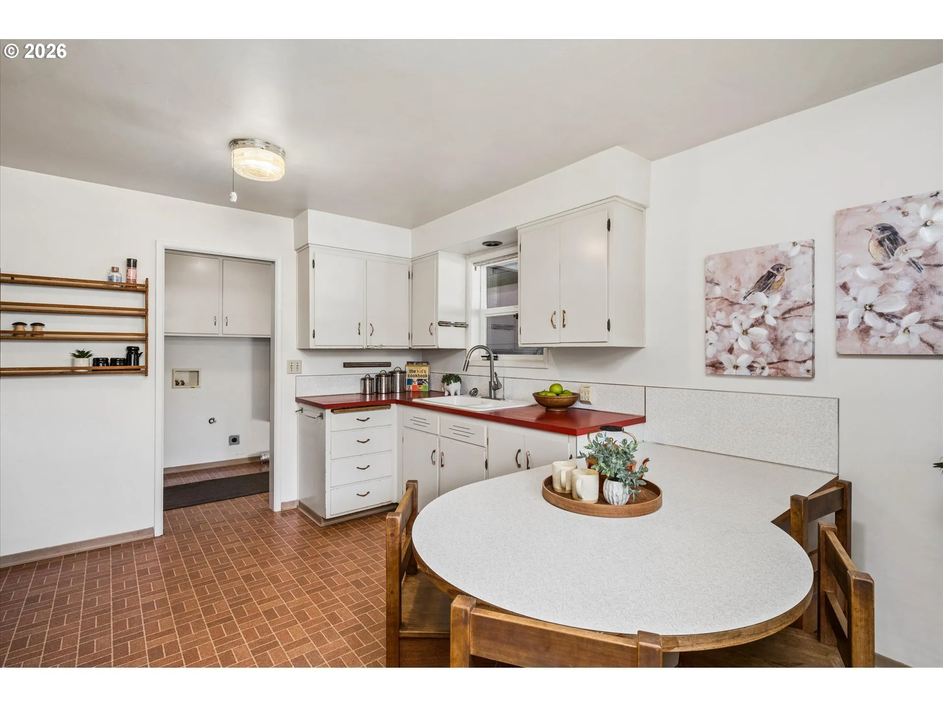 Kitchen-Breakfast Bar