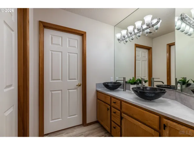 Bathroom, Attached-Double Sinks