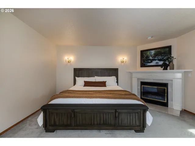 Bedroom, Primary-Upper