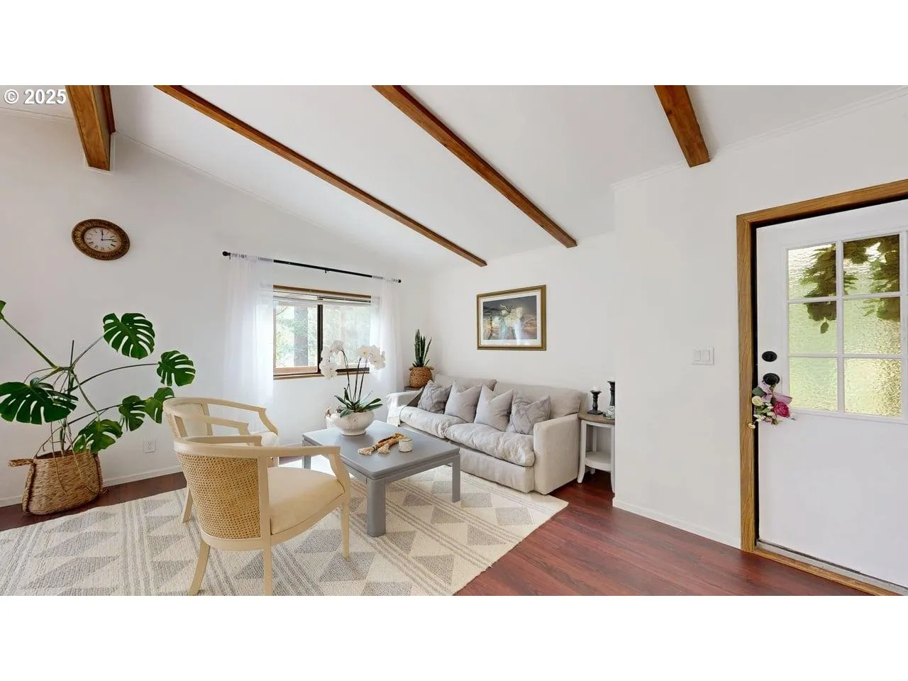 Living Room-Vaulted Ceilings