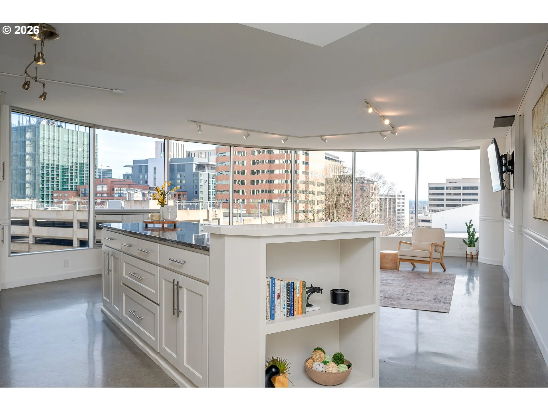 Kitchen-Breakfast Bar