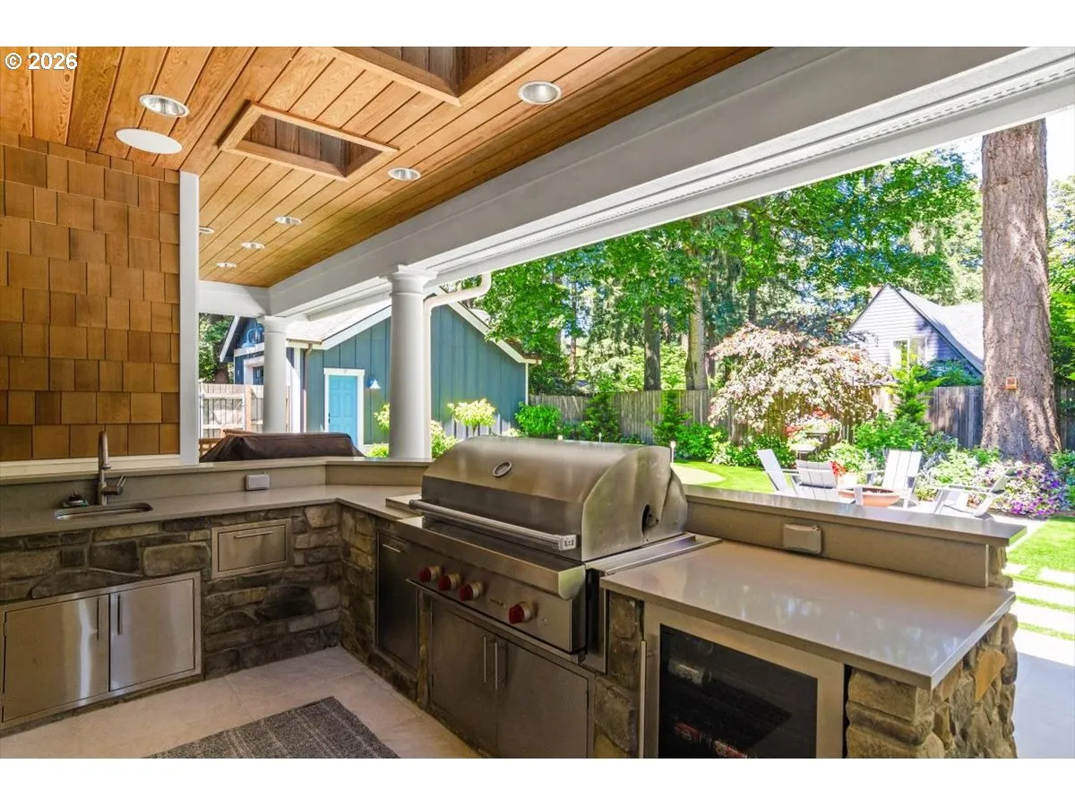 Kitchen/Outside