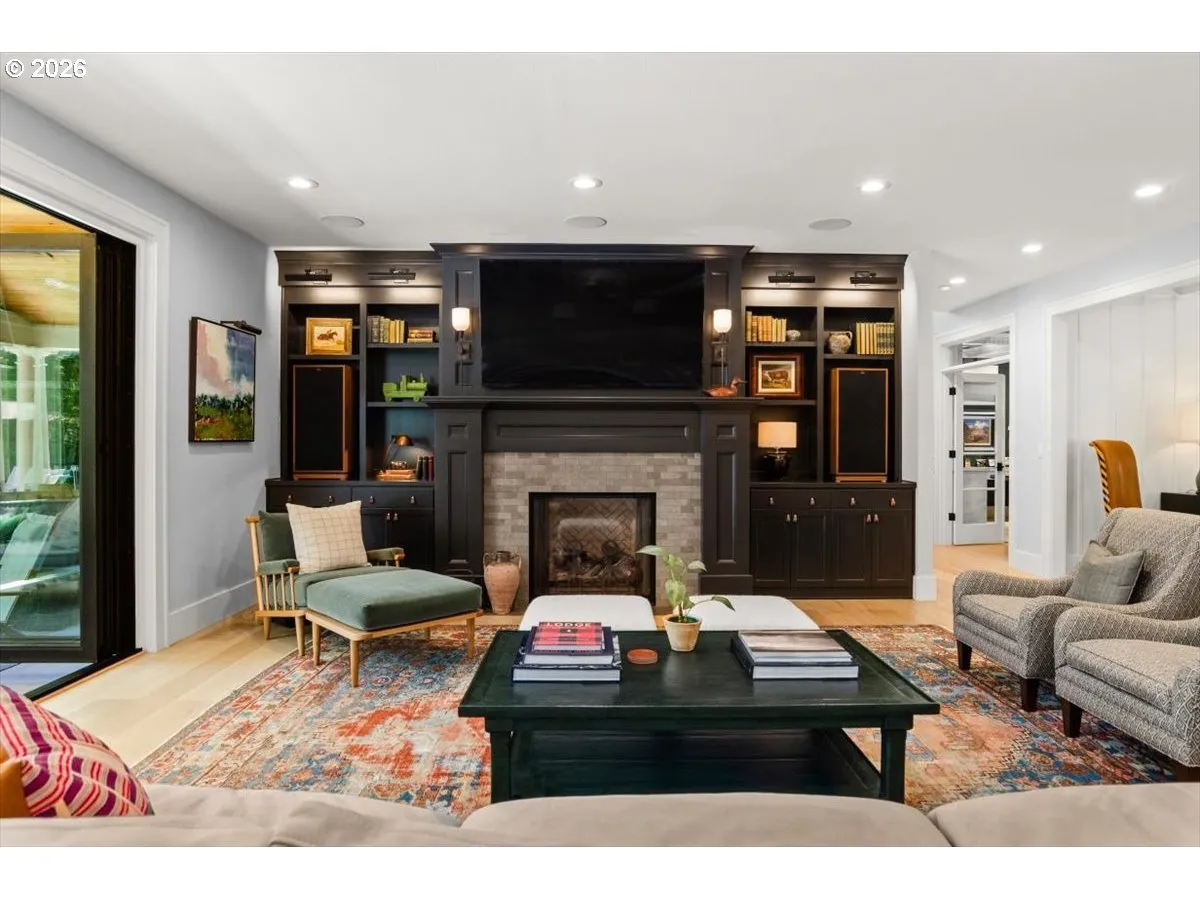 Living Room-Fireplace