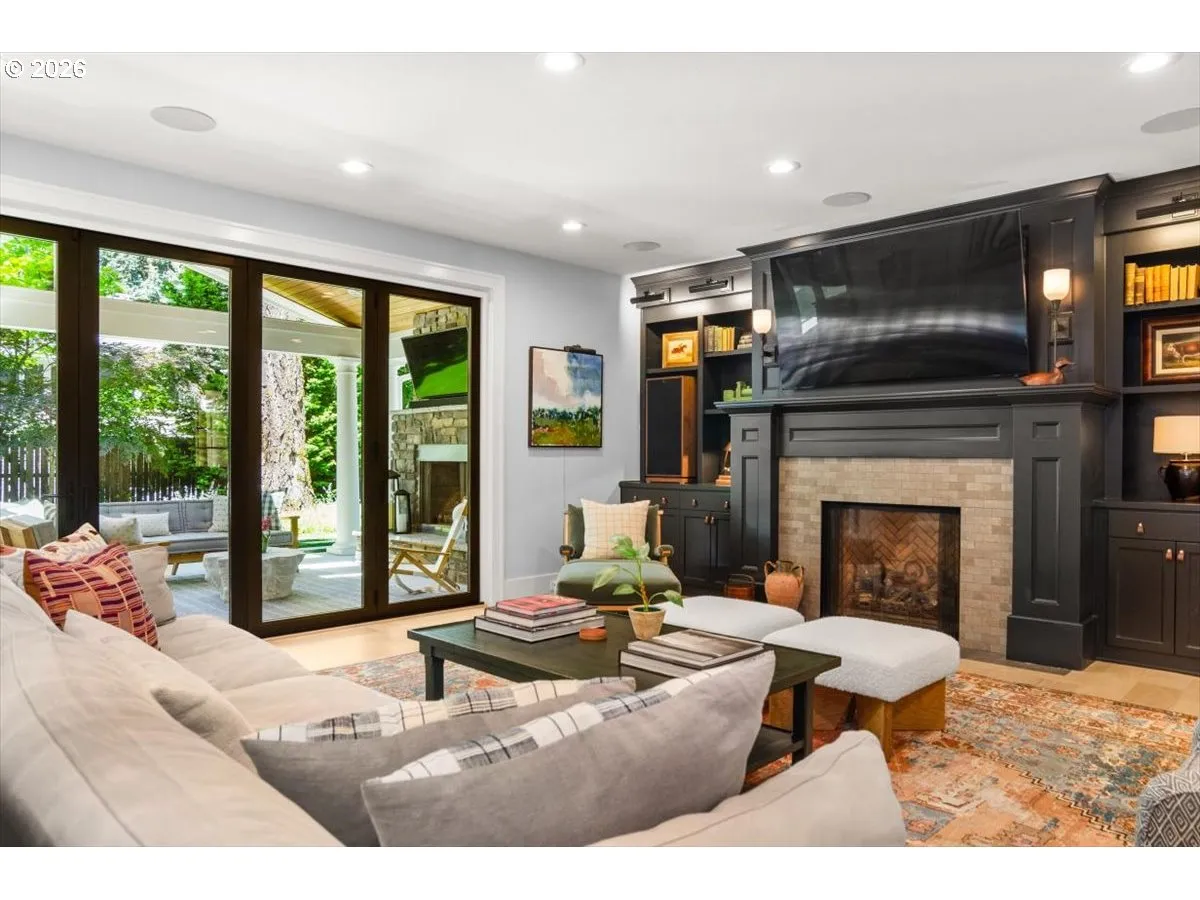 Living Room-Fireplace