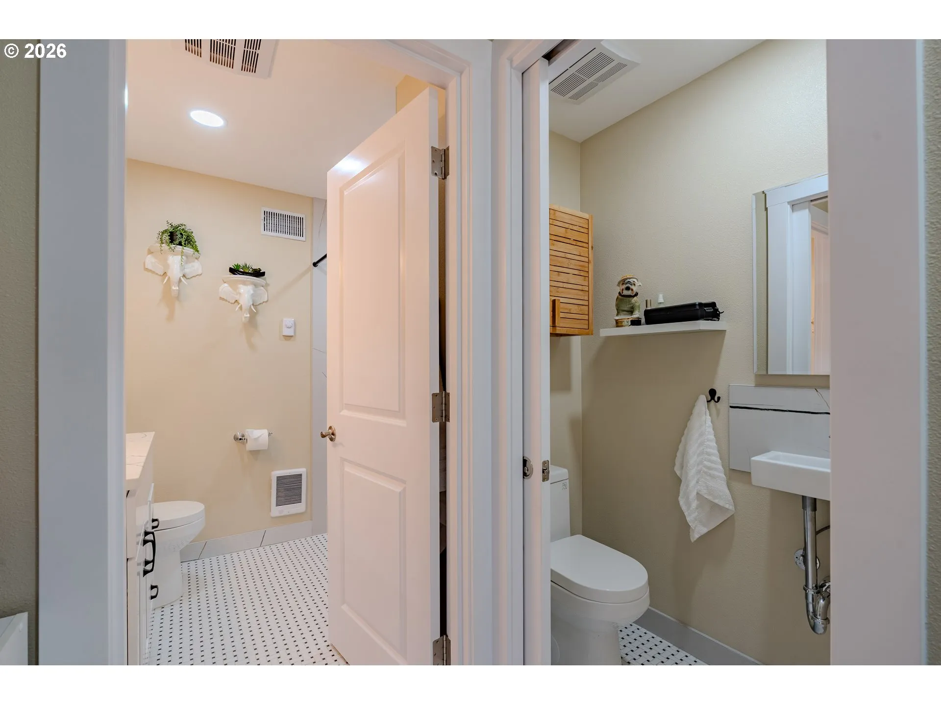 Bathroom, Attached