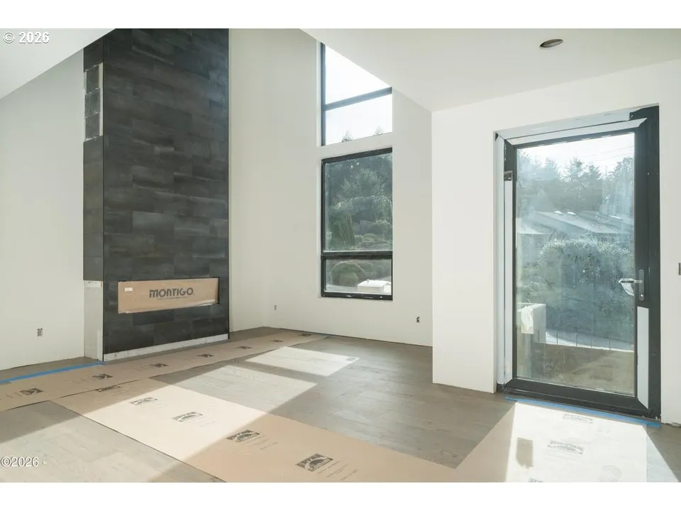 Living Room-Fireplace