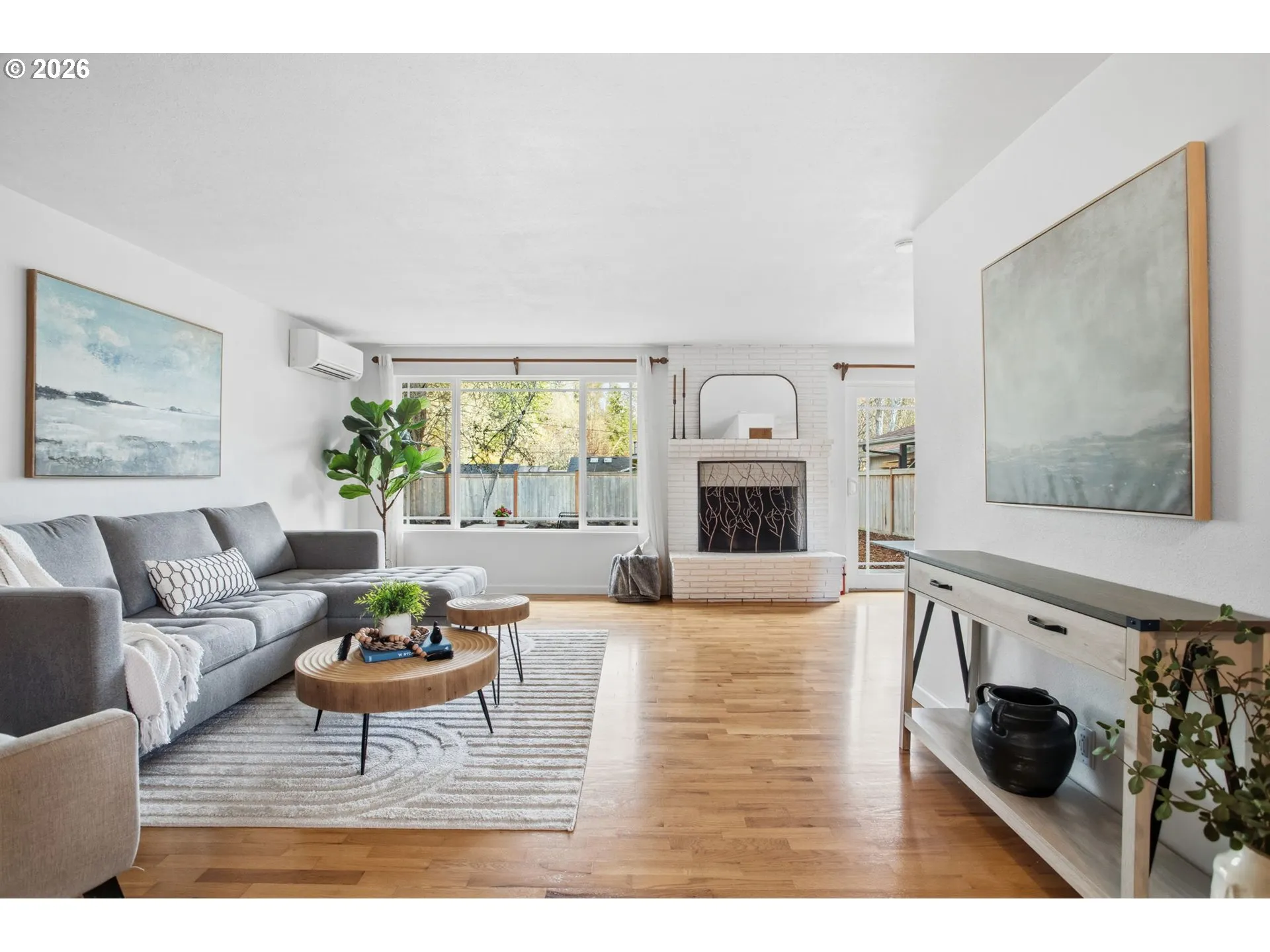 Living Room-Fireplace