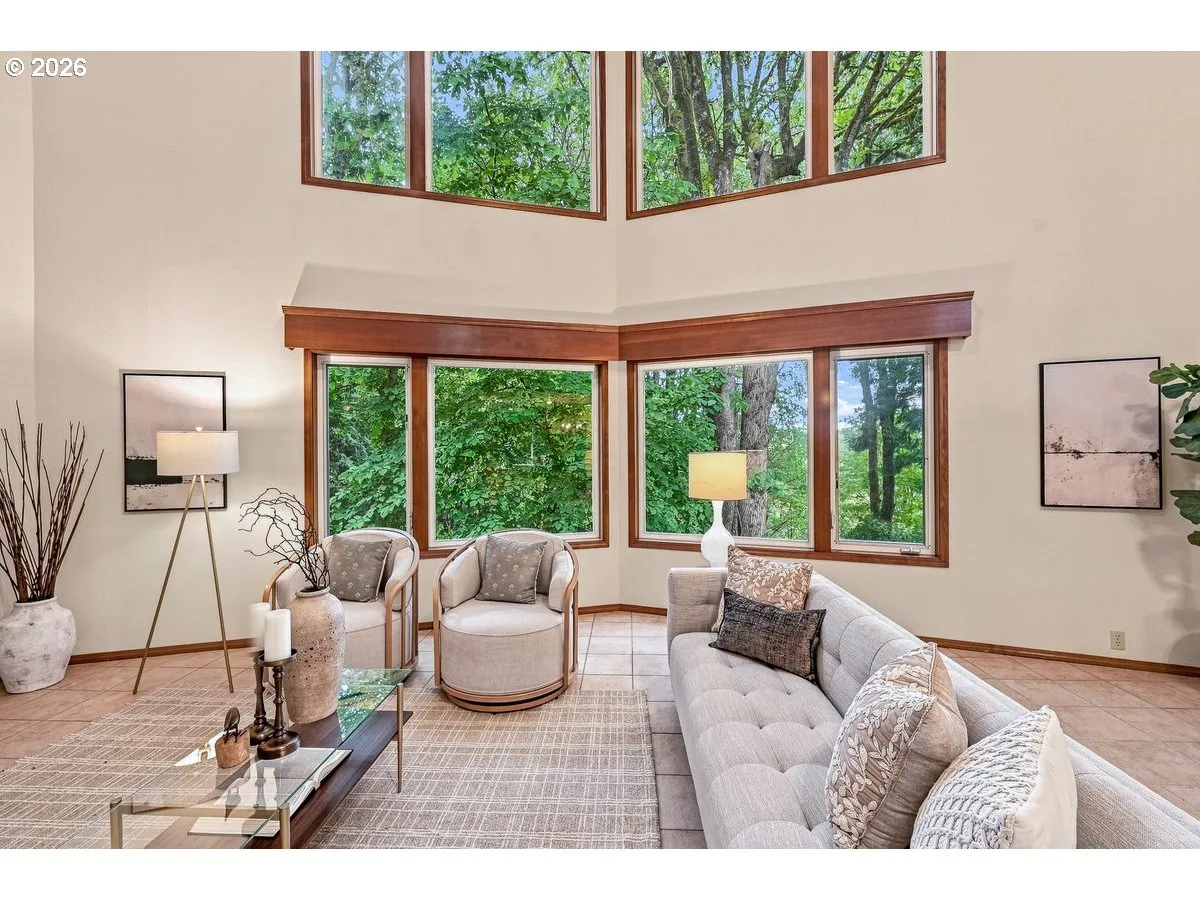 Living Room-Vaulted Ceilings