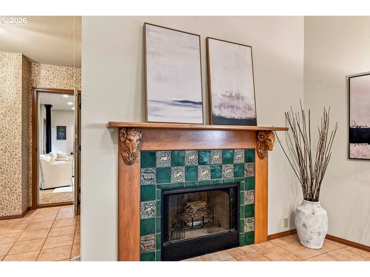 Living Room-Fireplace