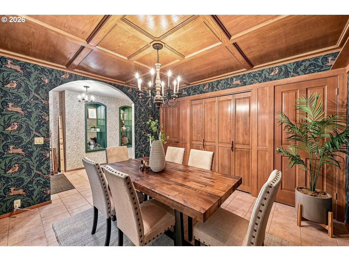 Dining Room-Built-In Cabinets