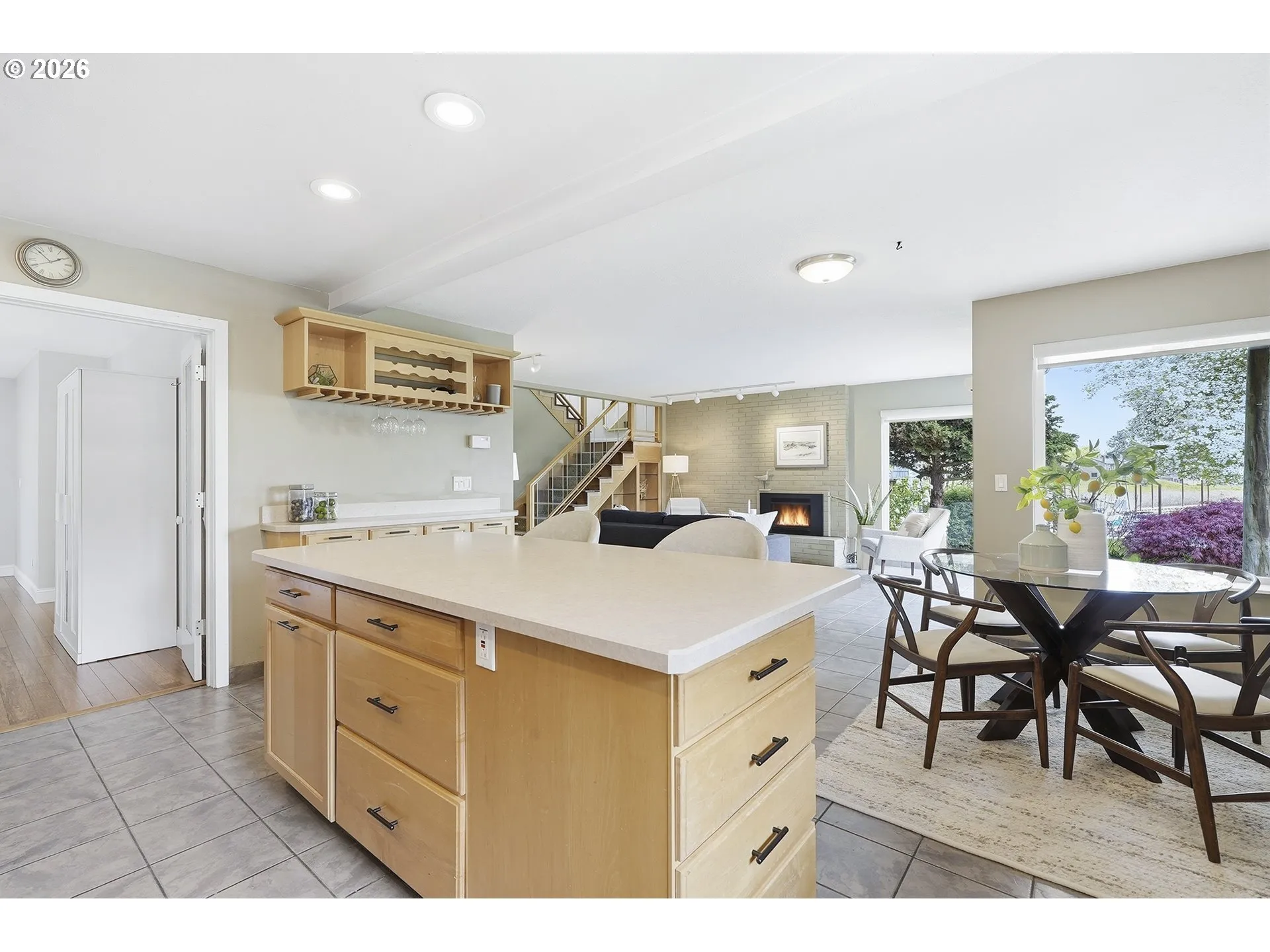 Kitchen/Dining Room-Island