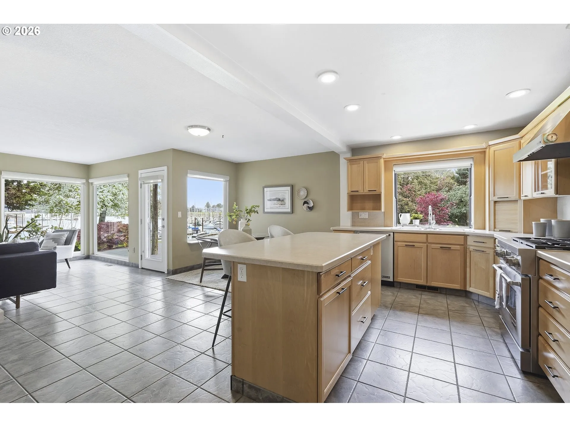 Kitchen/Dining Room-Island