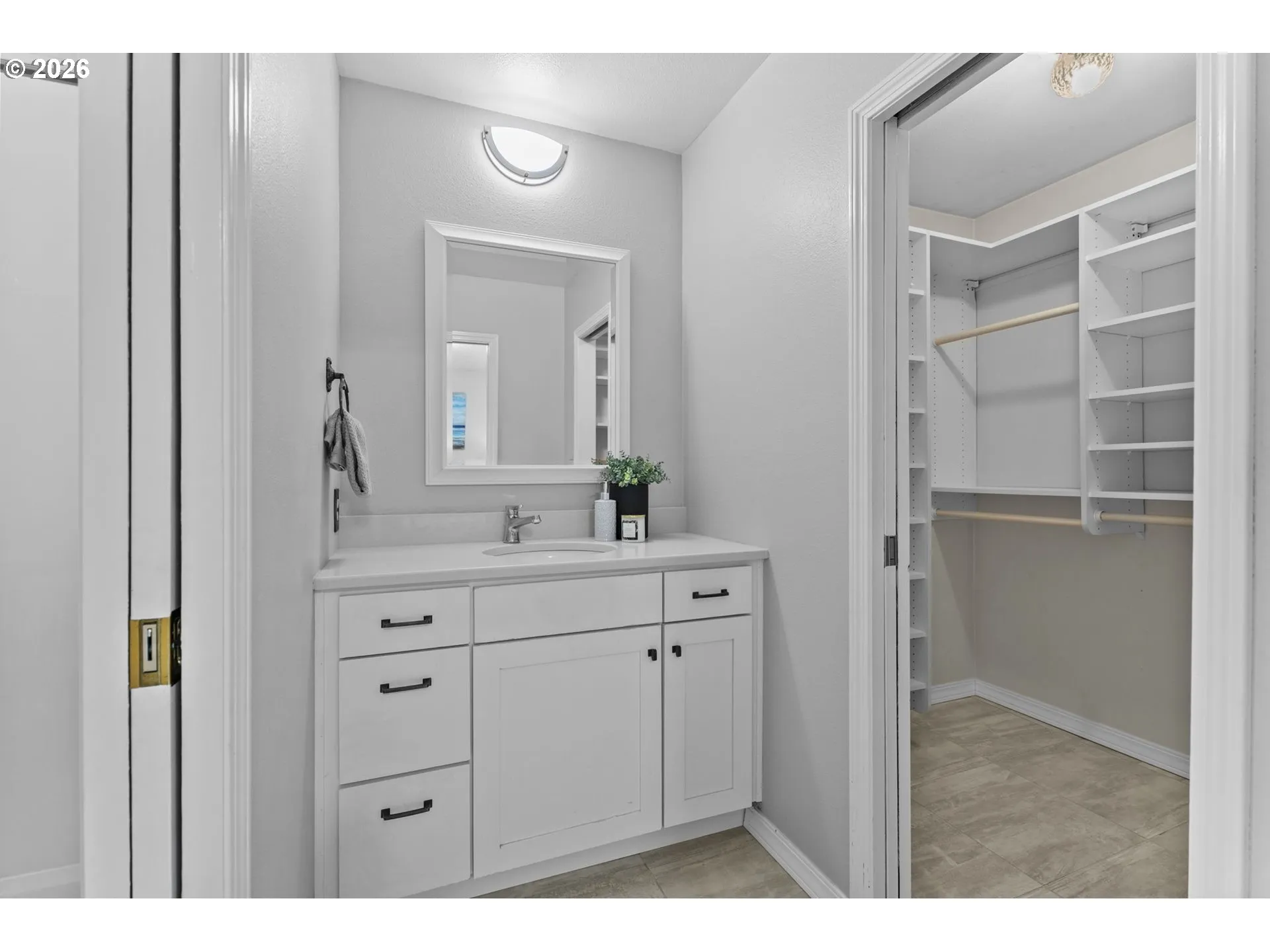 Bathroom, Attached-Upper