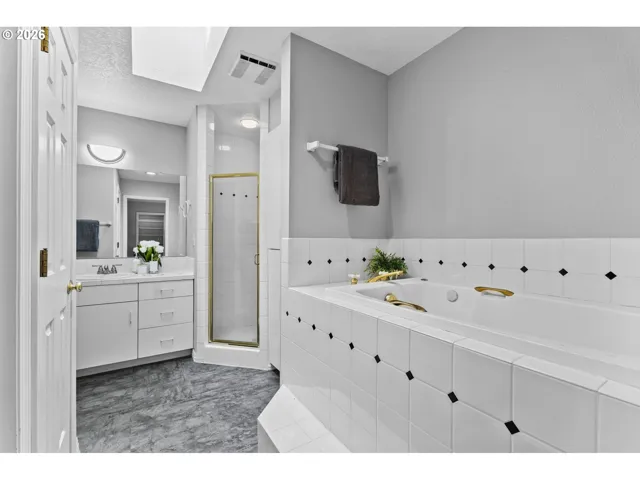 Owner's Suite Bathroom