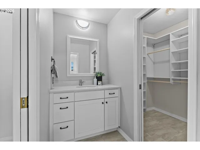 Bathroom, Attached-Upper