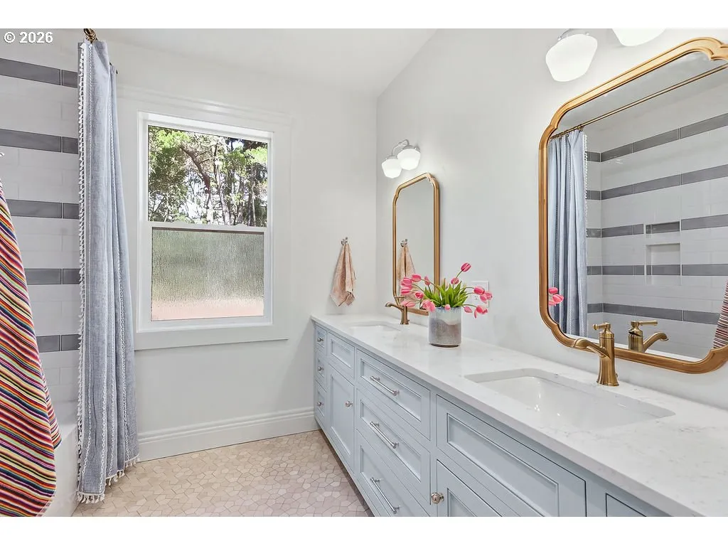 Bathroom-Hall