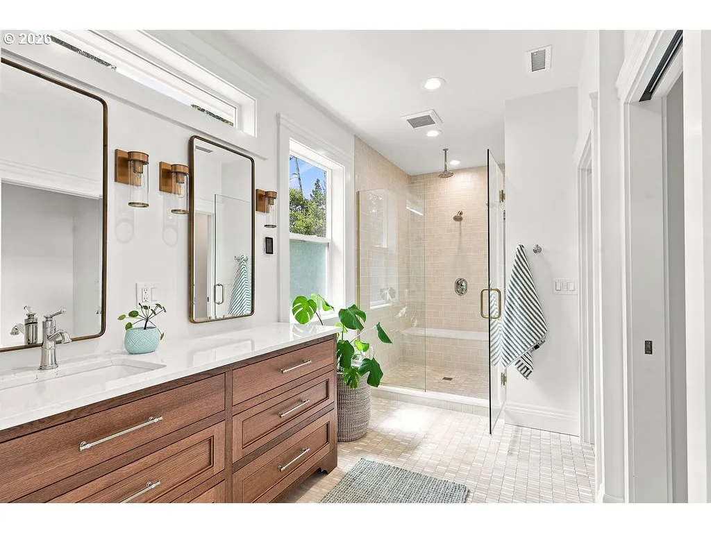 Bathroom, Attached