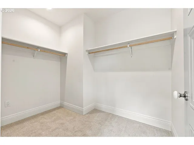 Bathroom, Attached-Walk-In Closet